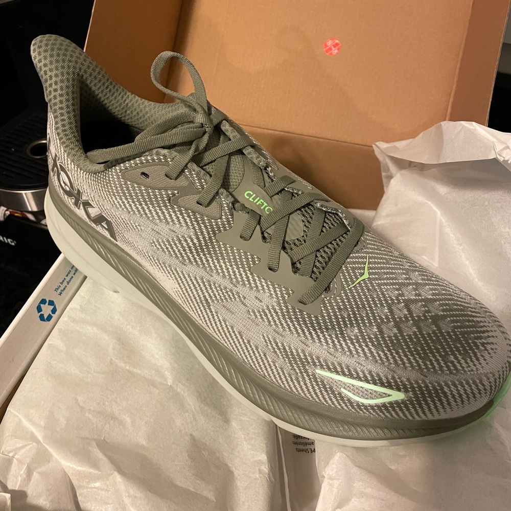 Men’s Hoka Clifton 9, Size 13D NEW